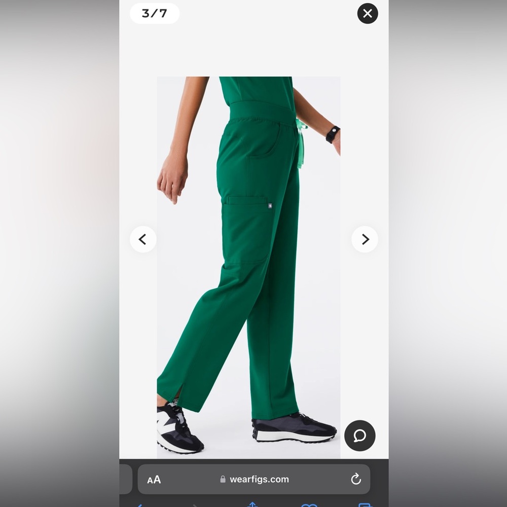 Kade cargo women’s hunter green scrubs size small